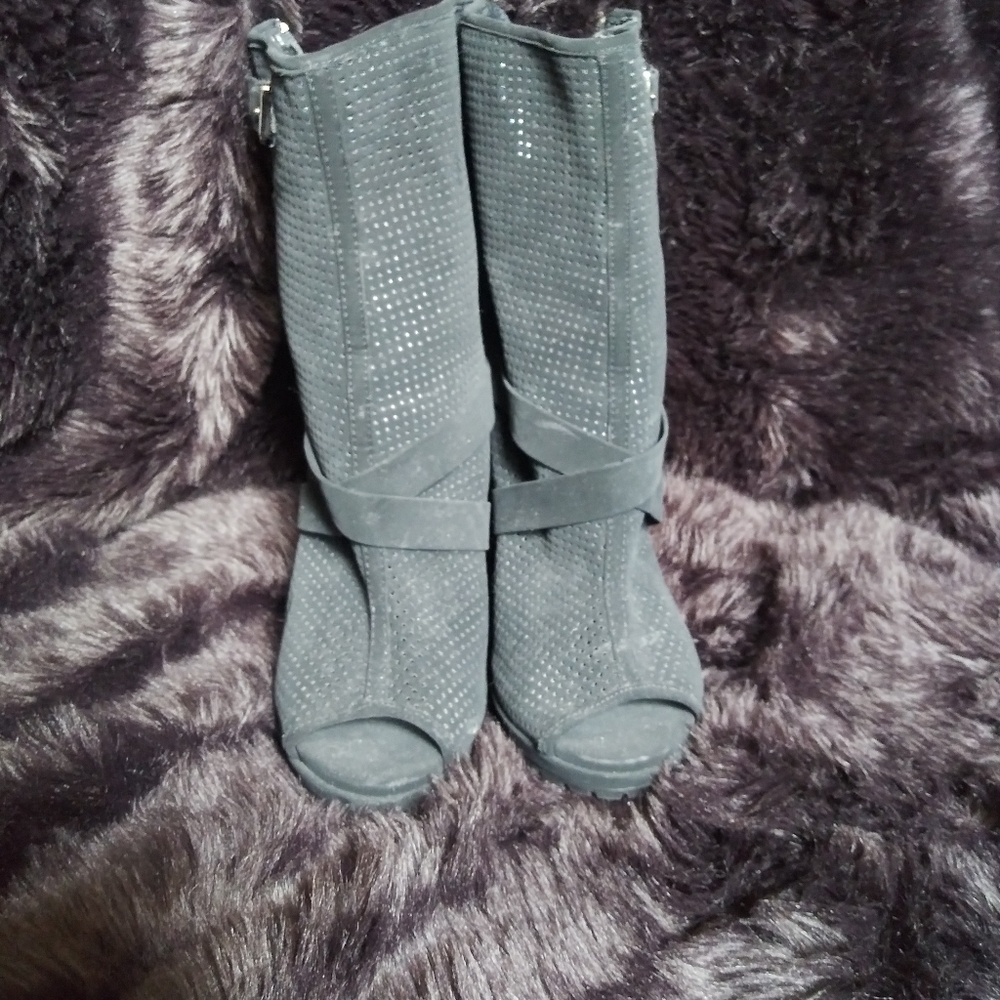 Boots - Picture 3 of 7
